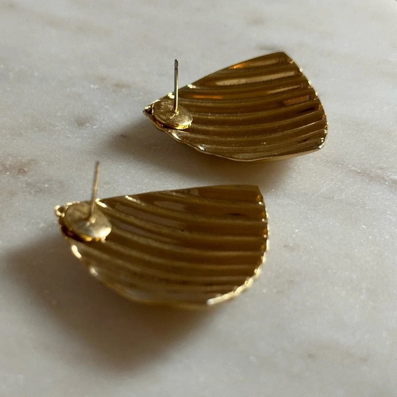 Vintage Gold Tone Large Statement Earrings Triangle Scalloped Teaxture - Picture 6 of 8